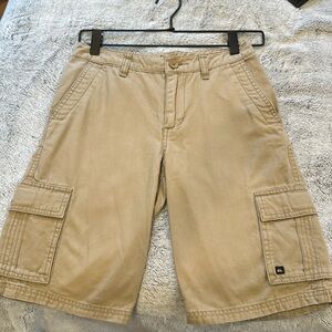 Boys Quiksilver Boys tan cargo shorts size 25